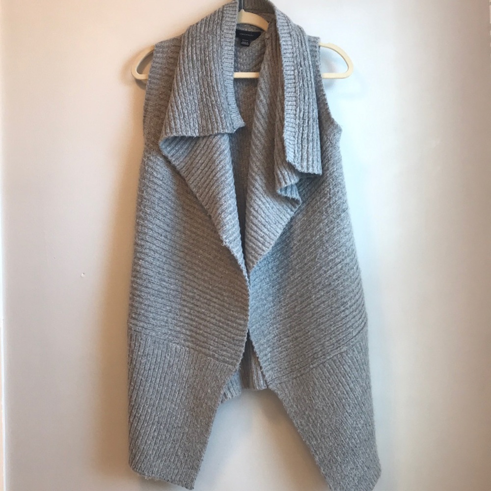 Amazing sleeveless cardigan